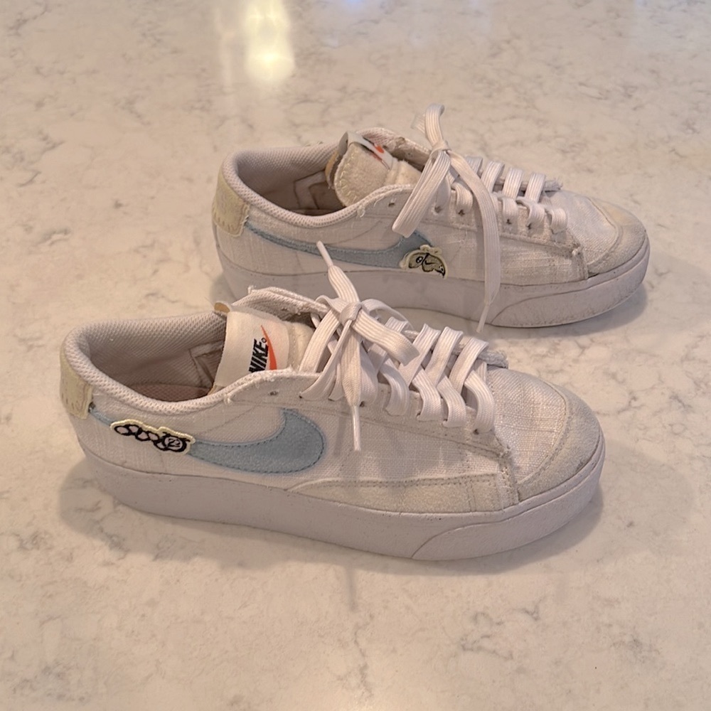 Nike Blazer Next Nature Sz 5.5 low platform with 3d appliqué